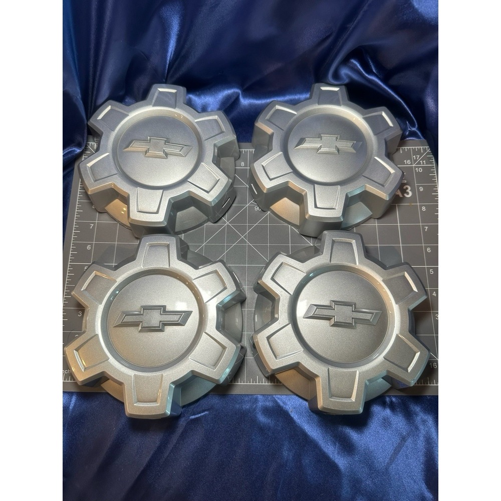(4) NEW OEM GM Chevy Silverado 1500 Wheel Center Caps 84173372 Silver LOT OF 4!